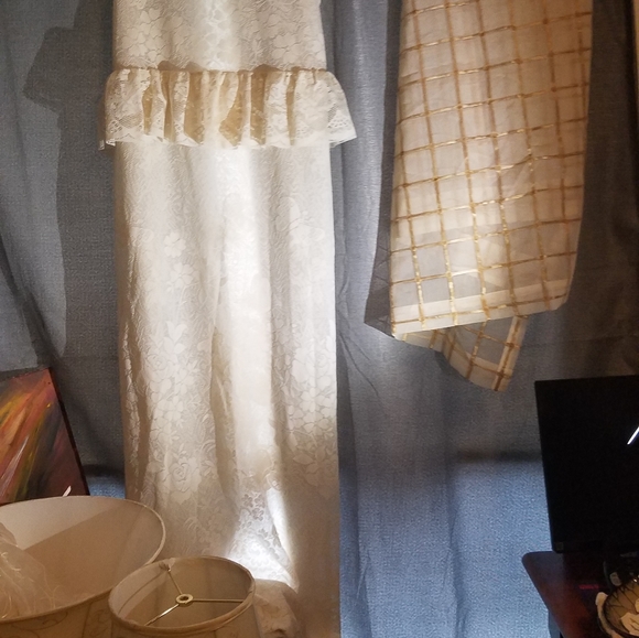 Multiple sets of drapes and curtains - Picture 2 of 2